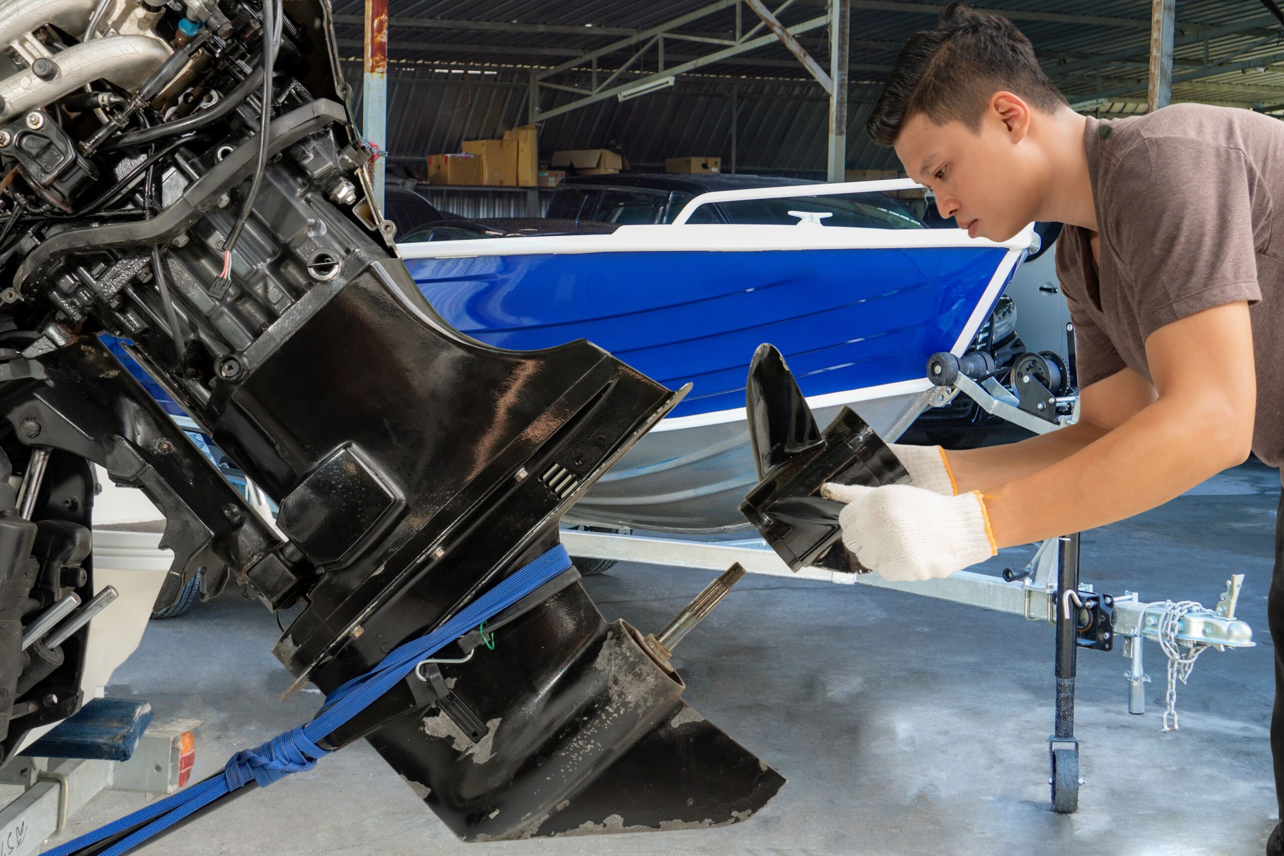 Deniz motoru servis atölyesi — tekne motor tamir hizmeti